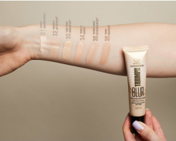 Тональный крем TRIUMPH BLUR FOUNDATION, SPF-15